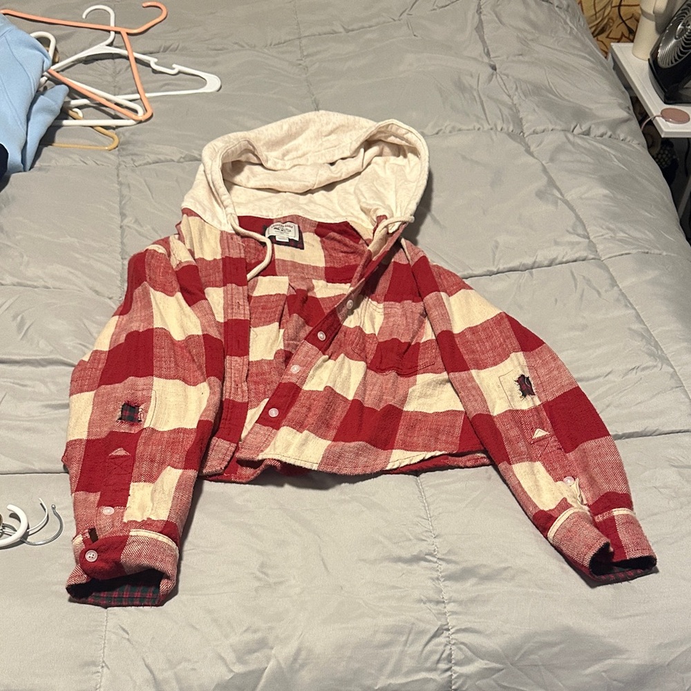 American Eagle Outfitters Red and Cream Plaid Crop flannel
